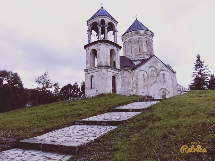 დღიანი ტური ულამაზეს რაჭაში