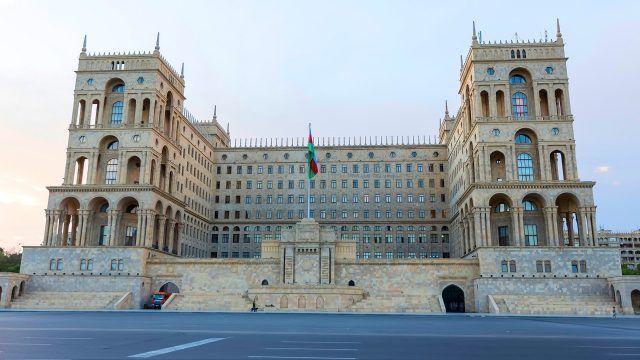 Tour of Tbilisi - Baku  (Click on the logo)