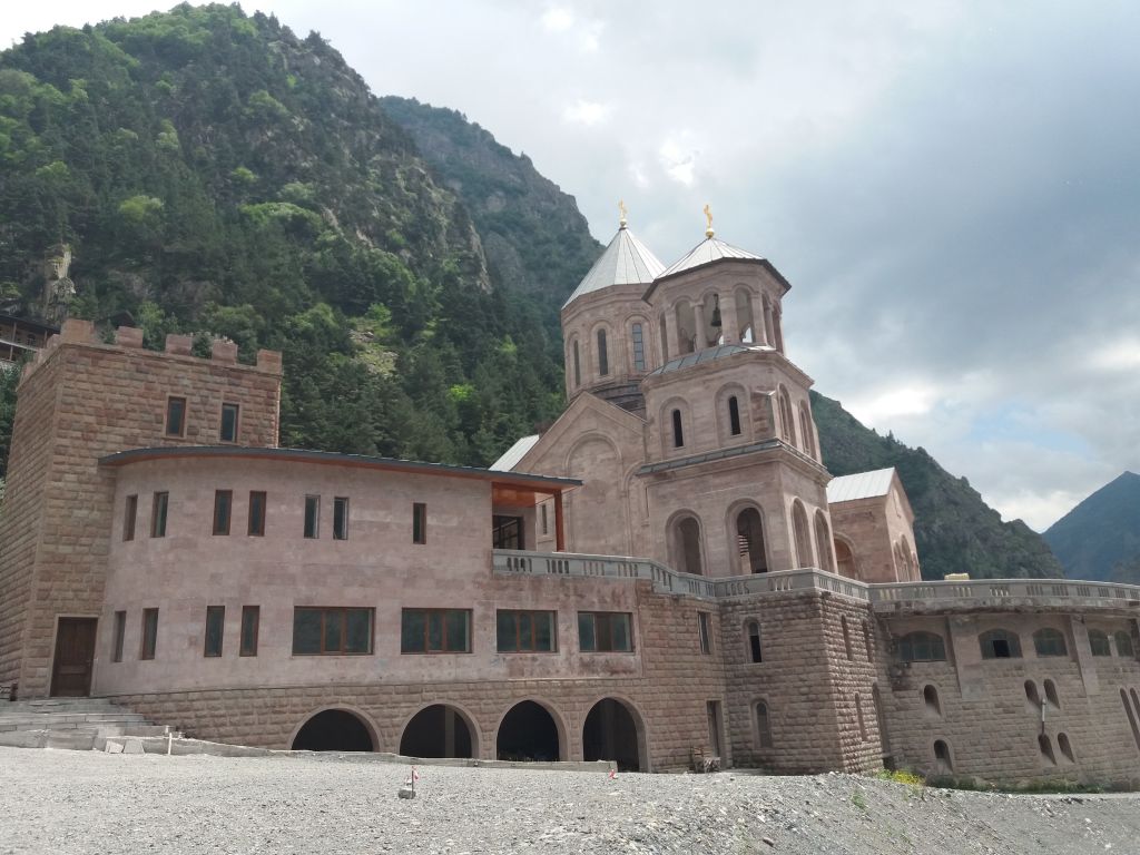 ერთდღიანი ჯიპ-ტური ყაზბეგში.(გერგეტზე და ჩანჩქერზე ასვლა მანქანით)