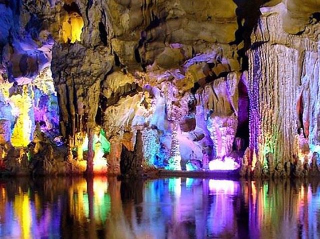 Tour in cave of Promete