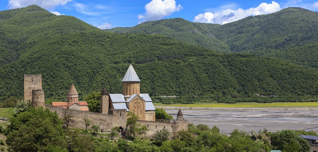 ყაზბეგი  მარტს