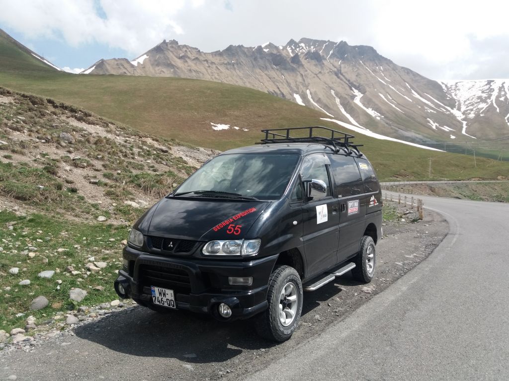 MITSUBISHI DELICA CLUB GEORGIA