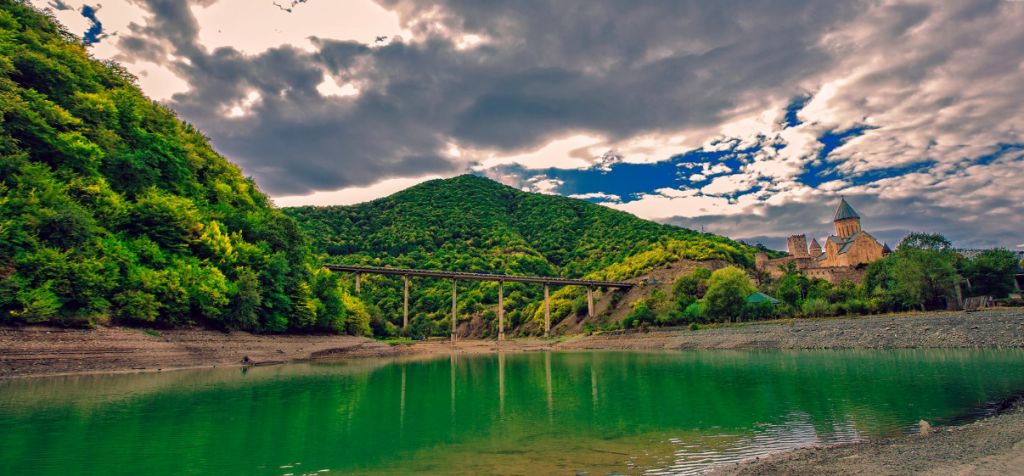 Тур в kazbegi