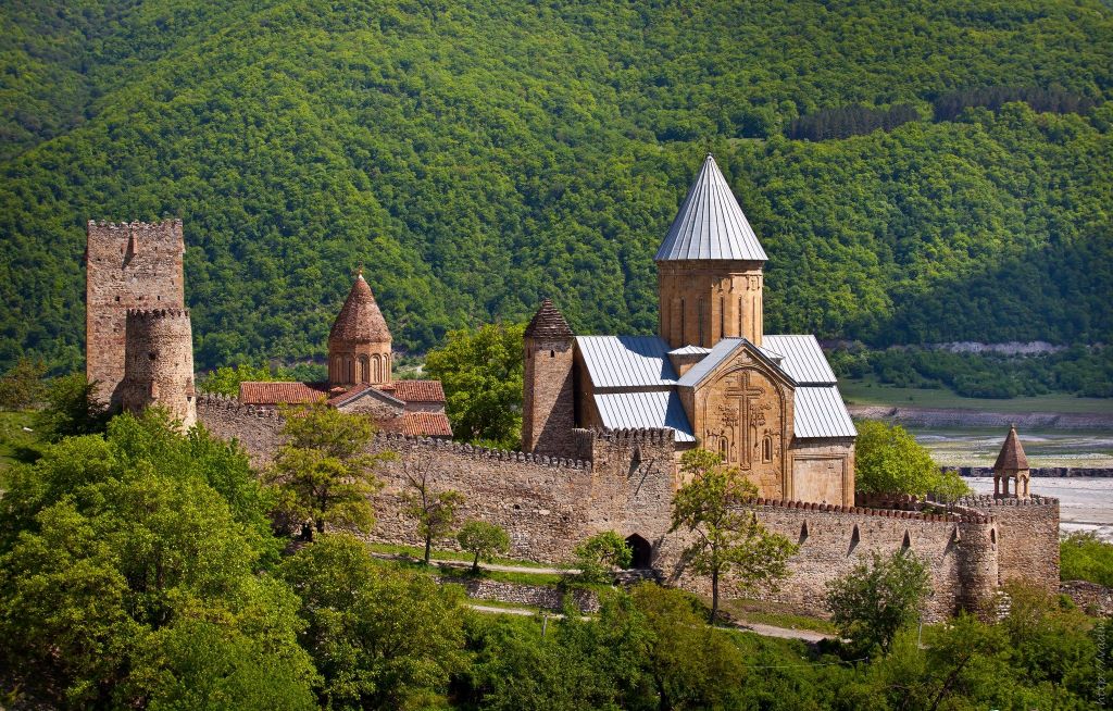 Тур в kazbegi