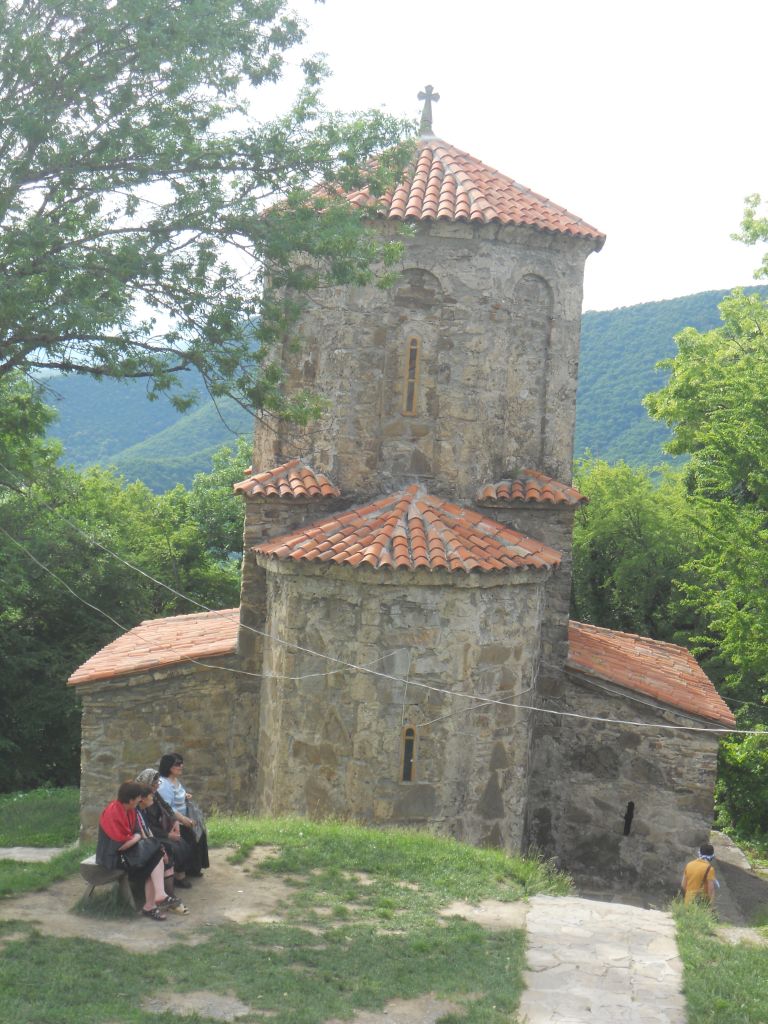 ღვინის  ტური  კახეთში  :  თელავი - წინანდელი - ახმეტა - ყვარელი  :   " მეღვინეობა  ხარება " - კავკასიონის კლდეში ნაკვეთი ღვინის საცავი ...