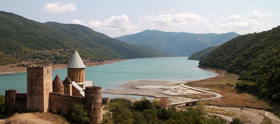 ტური ყაზბეგში : არაგვის ხეობა - ჟინვალის წყალსაცავი - ანანურის ციხე - გუდაური -  პანორამა  - რკინის მთა - ყაზბეგი - გერგეთზე ასვლა